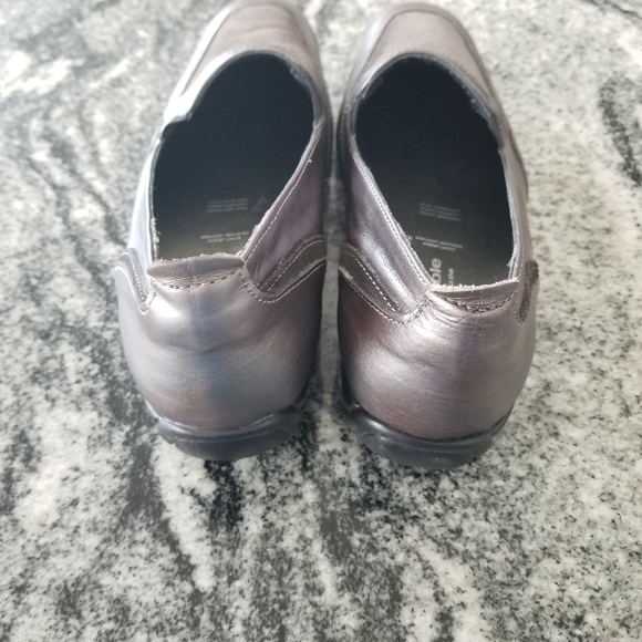 (7½) Xsensible shoes, Shimmery Silver and Gray - Picture 4 of 10